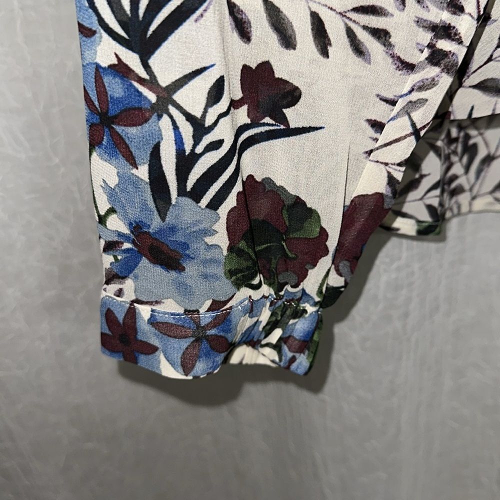 CAbi L Victoria Winter Floral Long Sleeve Front Tuck High Low Long Sleeve Blouse - Picture 10 of 16
